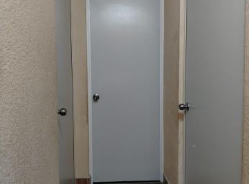Casa de 2 niveles con acabados en ambos niveles, patio trasero con muro y piso d · Casa 2 Niveles