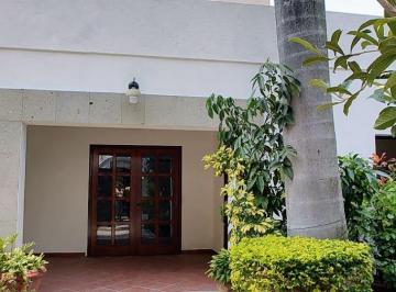 Casa de 4 habitaciones, Cuernavaca · Venta Casa Sobre Calle Principal a un Paso del Centro