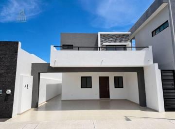 Casa · 179m² · 3 Recámaras · Venta de Casa en Fraccionamiento Lomas de La Rioja con Recamara en Planta Baja