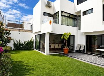 Casa · 384m² · 4 Recámaras · 2 Estacionamientos · Con Excelentes Acabados y Moderna en Lomas del Tec