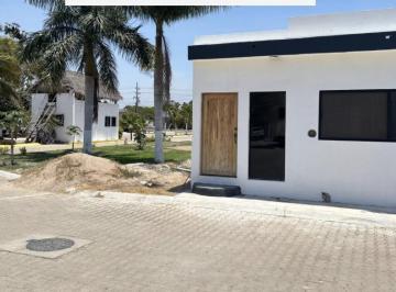 Casa en condominio · 72m² · 2 Recámaras · 2 Estacionamientos · Venta de Casa en Melaque