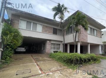 Casa · 783m² · 7 Recámaras · 13 Estacionamientos · Casa con Patio en Venta en Col. Águila, Tampico Tamaulipas.