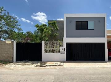 Casa de 3 habitaciones, Mérida · Cómoda, Moderna y Espaciosa Residencia en Renta en Cholul. Amueblada con Alberca
