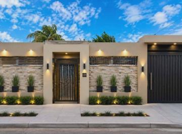 Casa de 2 habitaciones, Progreso · Progreso Beach House. Enjoy Coastal Living. – Fully Renovated.