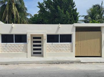 Casa de 2 habitaciones, Progreso · Progreso Beach House. Enjoy Coastal Living. – Fully Renovated.