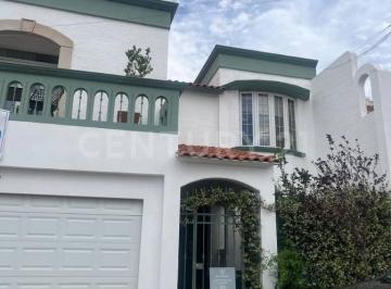 Casa · 331m² · 3 Recámaras · 2 Estacionamientos · Casa en Venta en El Campanario Chihuahua, Chihuahua