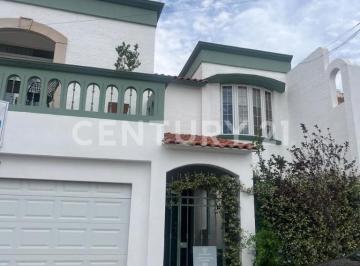 Casa · 331m² · 3 Recámaras · 2 Estacionamientos · Casa en Venta en El Campanario Chihuahua, Chihuahua