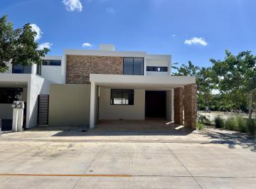 Casa · 258m² · 3 Recámaras · 2 Estacionamientos · Casa en Venta en Pirvada Zendera Conkal Merida