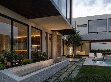 2ccb3dd68e7e999daddf681254180be2a612d114f80a5123d9111a4048469fbf · Hermosa Casa en Venta en Carretera Nacional (651 M²) 4 Recámaras