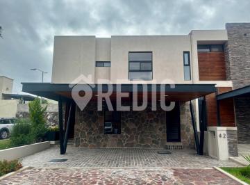 Casa de 3 habitaciones, Querétaro · Casa en Venta en Altozano C/acabados de Lujo