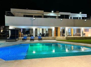 Casa · 969m² · 7 Recámaras · 10 Estacionamientos · Casa en Venta en Cuernavaca - 7 Rec, Alberca, Jardín - T: 1,700 m², C. 960 m² - en Palmira!