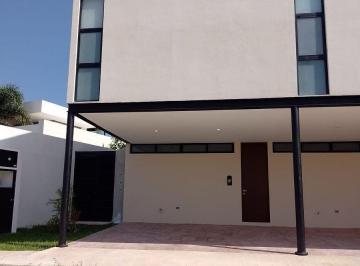 Casa en condominio de 2 habitaciones, Mérida · Townhouse/paneles Solares en Privada en Montebello