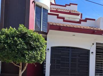 Casa de 3 habitaciones, Mazatlán · Casa en Urbivilla del Real - Ubicación Práctica y Espacios Amplios Para Tu Familia