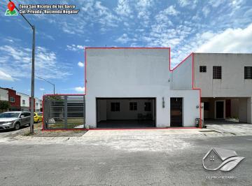 Casa · 3 Recámaras · 2 Estacionamientos · Casa en Renta de 3 Rec con Jardín en Col. Privada // Zona San Nicolás