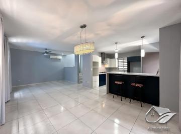 Casa · 167m² · 3 Recámaras · 2 Estacionamientos · Casa en Renta de 3 Rec con Jardín en Col. Privada // Zona San Nicolás