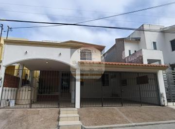 Casa · 227m² · 3 Recámaras · 3 Estacionamientos · Casa - Manuel R Diaz