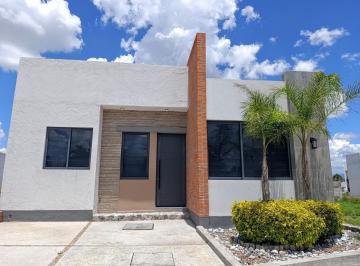 Casa · 150m² · 2 Recámaras · 2 Estacionamientos · Preciosa y Moderna Casa de 1 Piso
