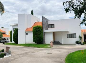 Casa en condominio · 570m² · 4 Recámaras · 4 Estacionamientos · Amueblada Casa Residencial en Fracc Villantigua Slp en Renta