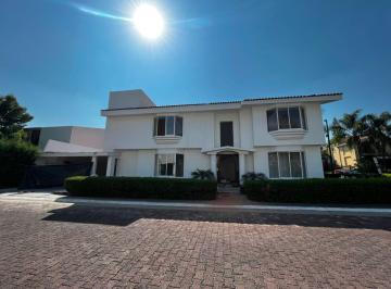 Casa en condominio de 4 habitaciones, Zapopan · Casa en Condominio Atlas Colomos con 4 Habitaciones en Venta en Zapopan