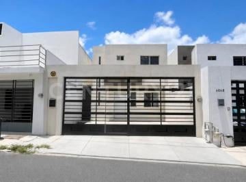 Casa · 144m² · 3 Recámaras · 2 Estacionamientos · Casa en Venta, Villa de Las Fuentes. Amplio Jardín y Oficina en Planta Baja