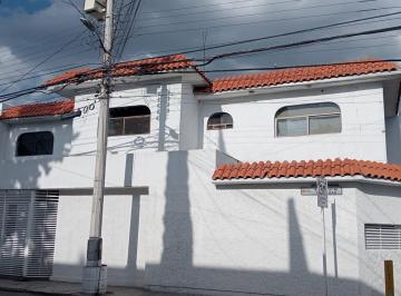 Casa · 300m² · 4 Recámaras · 2 Estacionamientos · Casa en Renta