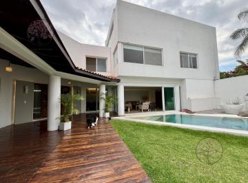 Casa · 400m² · 5 Recámaras · 4 Estacionamientos · Casa en Venta Barona, Cuernavaca, Morelos