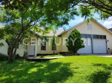 Casa · 340m² · 7 Recámaras · 6 Estacionamientos · Casa Americana en Venta