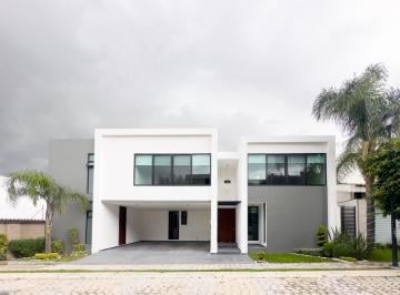 Casa · 312m² · 2 Estacionamientos · Casa en Venta en Parque Potosí, Zona Lomas de Angelópolis III