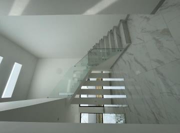 Casa · 305m² · 4 Recámaras · 3 Estacionamientos · Casacasa en Venta en Colonia Privada Santiago