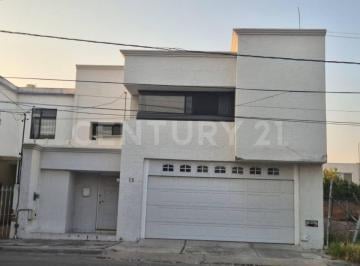Casa · 300m² · 4 Recámaras · 2 Estacionamientos · Casa Mansiones del Valle, Recamara Pb