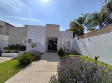 Casa · 200m² · 3 Recámaras · 3 Estacionamientos · Casa en Venta en Huertas La Joya