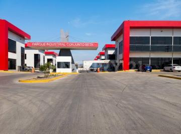 Bodega comercial · 451m² · 2 Estacionamientos · Bodega en Renta Entre Aeropuerto Querétaro y Zibatá