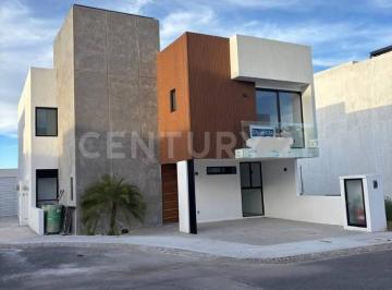 Casa en condominio · 260m² · 4 Recámaras · 2 Estacionamientos · Hermosa Casa en Venta Zibata Lista Para Estrenar
