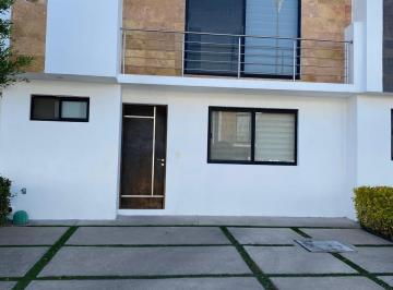 Casa de 3 habitaciones, Corregidora · Hermosa Casa en Venta, a Unos Pasos de Súper Chedraui y Starbucks