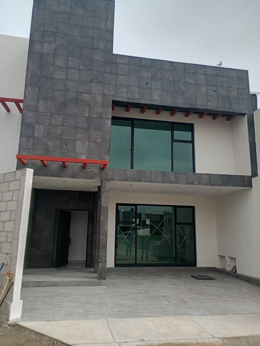Spacious House and 205 m² Lot, Brand New with 3 Levels, 3 Bedrooms, Fully Equipped Kitchen, Located in a Gated Community in El Saucillo
