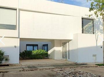 Casa de 3 habitaciones, Mérida · Casa en Privada con Amenidades
