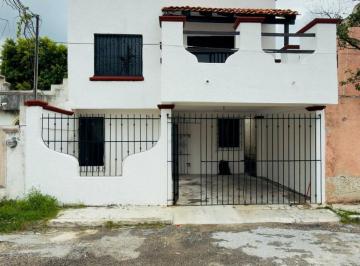 Casa · 160m² · 4 Recámaras · 1 Estacionamiento · Casa en Venta — Lomas del Pedregal, Campeche