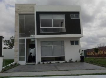 Casa en condominio de 4 habitaciones, Aguascalientes · Casa Muy Céntrica en Venta en Condominio con 4 Habitaciones Fracc. Bosque Sereno