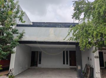 Casa · 182m² · 2 Recámaras · 2 Estacionamientos · Casa en Privada con Espacio Para Departamento U Oficina