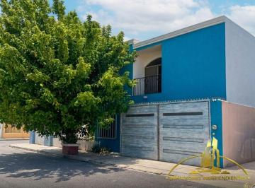 Casa de 4 habitaciones, Saltillo · Casa Residencial en Esquina Al Norte de Saltillo