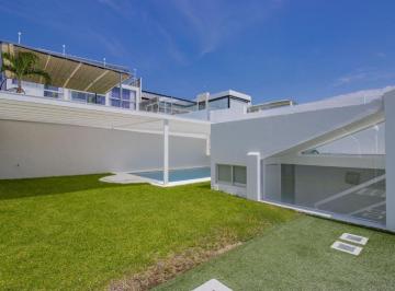 Casa · 240m² · 3 Recámaras · 2 Estacionamientos · Casa en Pueblo Tequesquitengo