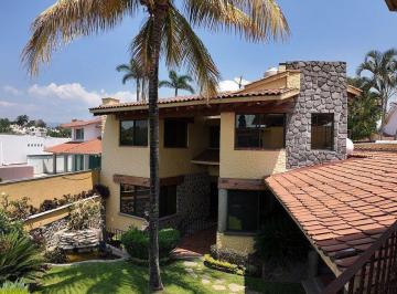 Casa · 392m² · 5 Recámaras · 3 Estacionamientos · Casa en Club de Golf Tabachines