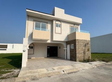 Casa · 227m² · 3 Recámaras · 2 Estacionamientos · Casa Nueva en Punto Lomas en Venta