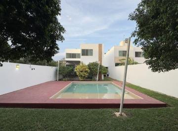 Casa · 446m² · 3 Recámaras · 4 Estacionamientos · Casa en Venta en Cholul en Mérida Yucatán.