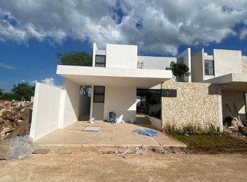 Casa · 215m² · 3 Recámaras · 2 Estacionamientos · Casa en Venta en Conkal Yucatán.