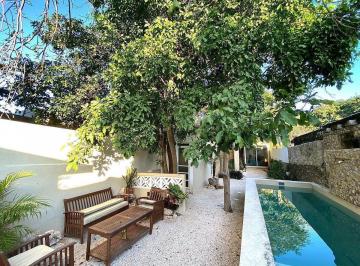 Casa · 160m² · 2 Recámaras · 1 Estacionamiento · Casa en Venta en Barrio de Santiago, Centro, Mérida Yucatán