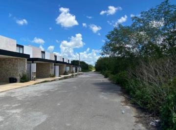 Terreno / Lote · 330m² · Venta Lotes Residenciales Servicio a Pie de Lote, Calle Pavimentada, Cerca de Las Americas Dzitya