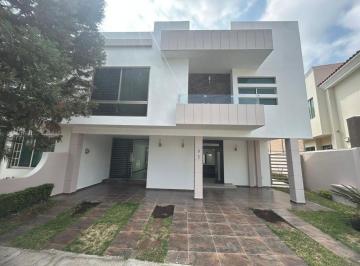 Casa · 259m² · 3 Recámaras · 3 Estacionamientos · Frac. Jardín Real 3 Habitaciones 2 Niveles