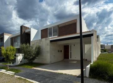 Casa en condominio · 242m² · 3 Recámaras · 2 Estacionamientos · ? Casa en Venta - Reserva San Nicolás | Aguascalientes