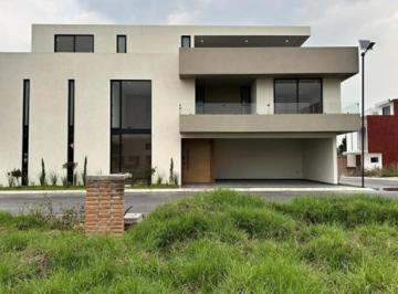Casa en condominio · 323m² · 3 Recámaras · 2 Estacionamientos · Casa Nueva en Venta con Roof Garden en Ex Hacienda San José